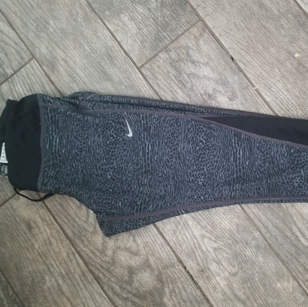Nike cropped leggings
